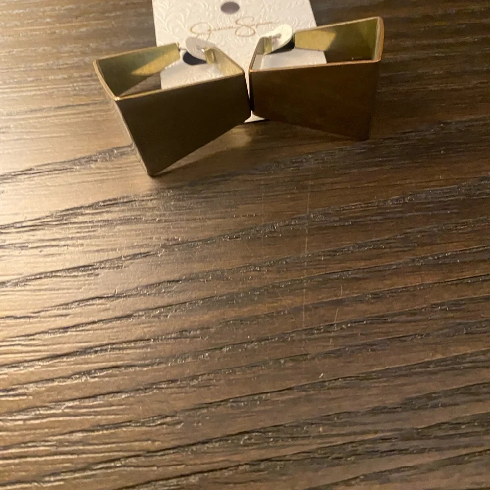 NEW Jessica Simpson gold earrings